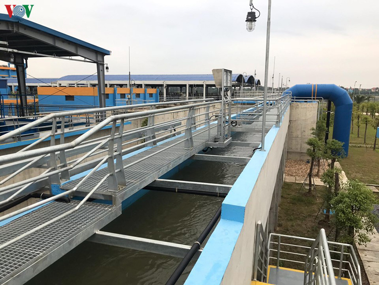 Đại diện công ty nước mặt sông Đuống khẳng định nước sạch của nhà máy có thể đáp ứng các tiêu chuẩn khắt khe nhất về nước sạch sinh hoạt.