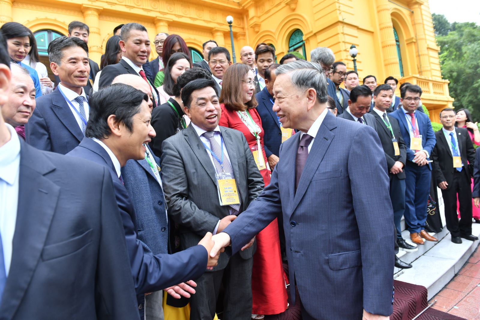 Các Phó Chủ tịch Hội người Việt tại Nga Trần Phú Thuận và Nguyễn Quốc Hùng tại cuộc gặp của Tổng Bí thư - Chủ tịch nước Tô Lâm với 60 kiều bào tiêu biểu, ngày 23/8/2024.