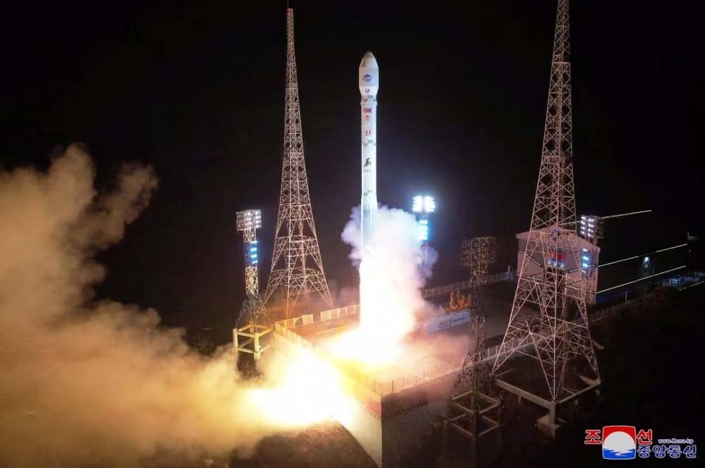 Triều Tiên phóng vệ tinh do thám Malligyong-1 hôm 21/11/2023. (Ảnh: KCNA/Reuters)