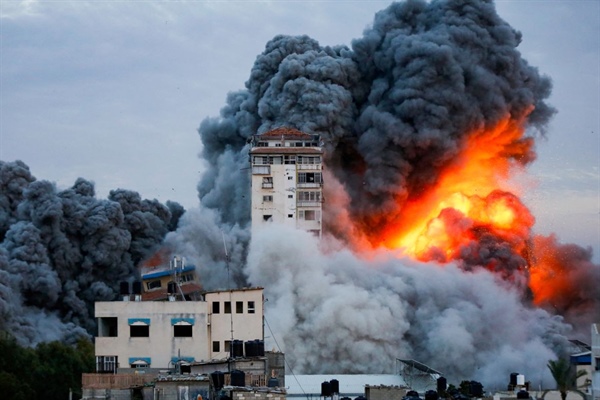 Dải Gaza bị Israel không kích. (Ảnh: Reuters)