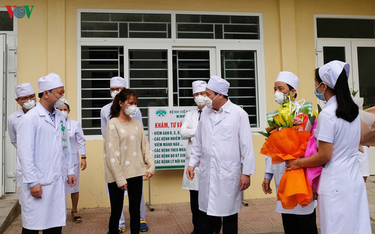 Nữ bệnh nhân Tr. dương tính với Covid-19 ở huyện Yên Định, tỉnh Thanh Hóa được ra viện.
