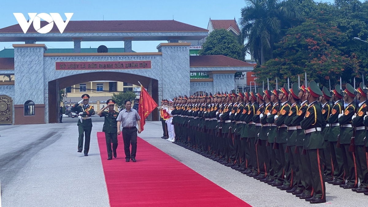 Thủ tướng Chính phủ Phạm Minh Chính và đoàn công tác tới thăm, làm việc với Bộ Tư lệnh Quân khu 4.