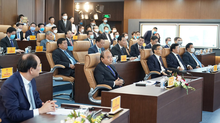Thủ tướng Nguyễn Xuân Phúc dự khai trương Hệ thống thông tin báo cáo quốc gia và Trung tâm thông tin, chỉ đạo điều hành của Chính phủ, Thủ tướng Chính phủ.