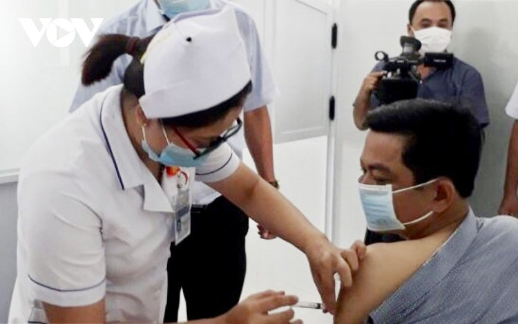 Lãnh đạo tỉnh Bạc Liêu chỉ đạo ngành y tế thực hiện nghiêm việc tiêm ngừa vaccine đúng theo hướng dẫn của Bộ Y tế.