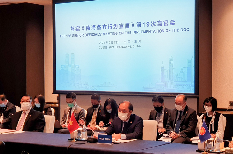 Thứ trưởng Bộ Ngoại giao Nguyễn Quốc Dũng dẫn đầu đoàn Việt Nam tham dự Hội nghị thứ 19 Quan chức cao cấp ASEAN-Trung Quốc về thực hiện Tuyên bố về ứng xử của các bên ở Biển Đông (SOM DOC).