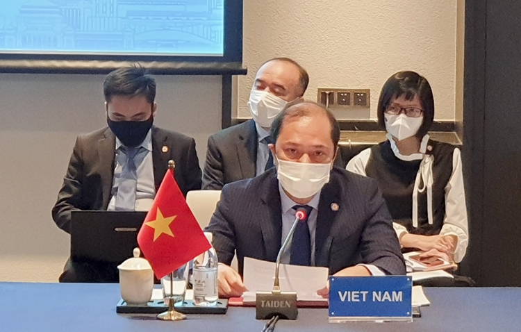 Thứ trưởng Bộ Ngoại giao Nguyễn Quốc Dũng tại Hội nghị.