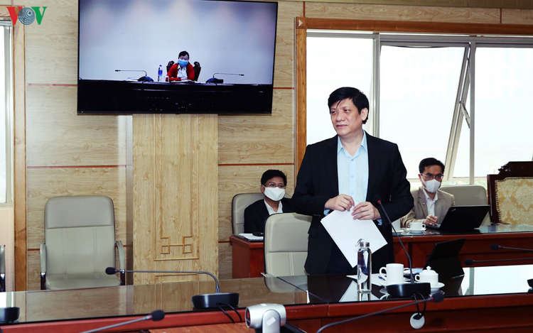 Thứ trưởng Bộ Y tế Nguyễn Thanh Long tại cuộc họp trực tuyến Ban chỉ đạo Quốc gia về phòng, chống dịch Covid1-9 sáng 3/4.