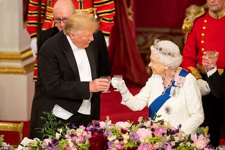 Nữ hoàng Anh Elizabeth đệ Nhị mở quốc yến chiêu đãi Tổng thống Mỹ Donald Trump và Đệ nhất phu nhân Melania Trump. (Nguồn: PA)