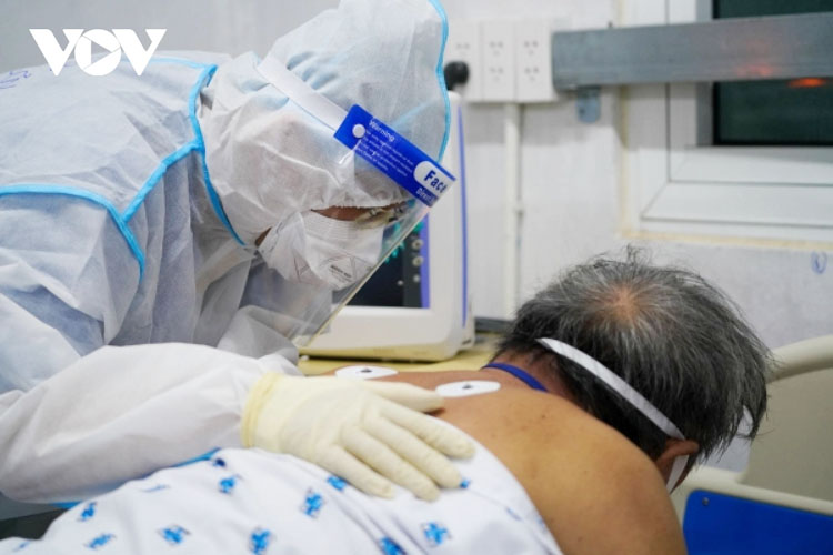 Điều trị cho bệnh nhân Covid-19 nặng tại Trung tâm hồi sức của Bệnh viện Đại học Y dược TP.HCM đặt tại Bệnh viện Quốc tế City (Bình Tân) (Ảnh: Bệnh viện Đại học Y dược TP.HCM).