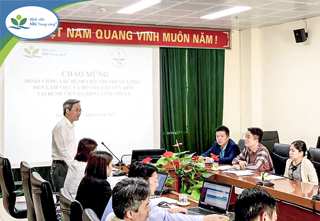 ThS.BS Đỗ Xuân Thụ - Giám đốc Bệnh viện Đa khoa tỉnh Sơn La phát biểu tại buổi làm việc.