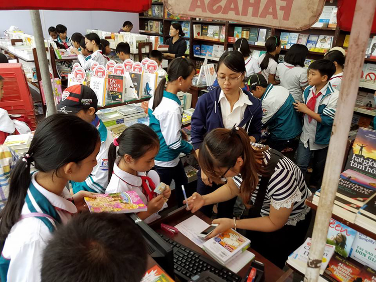 Ngày sách Việt Nam tỉnh Nam Định năm nào cũng thu hút đông đảo người tham gia