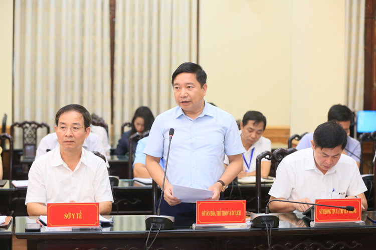  Ông Nguyễn Tiến Dũng, Giám đốc Sở Văn hoá - Thể thao và Du lịch tỉnh Nam Định phát biểu tại hội nghị.