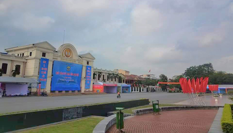 Quảng trường 3-2 tỉnh Nam Định nơi diễn ra Ngày hội sách hằng năm.