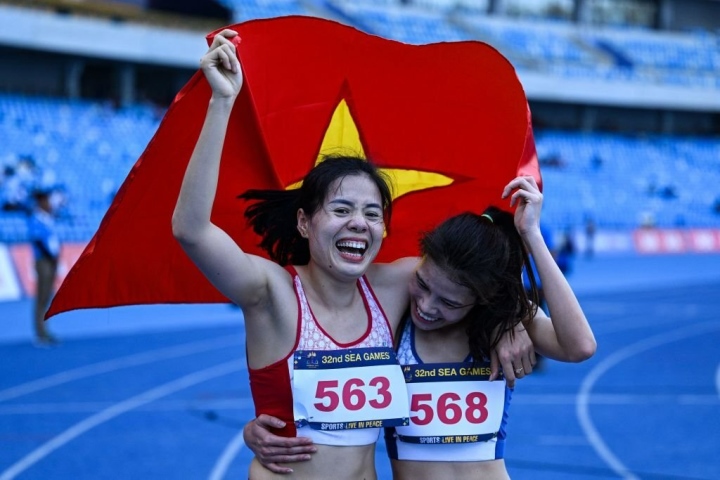 Sau khi giành HCV SEA Games 32, Nguyễn Thị Huyền tiếp tục cùng đồng đội tỏa sáng ở giải châu Á.
