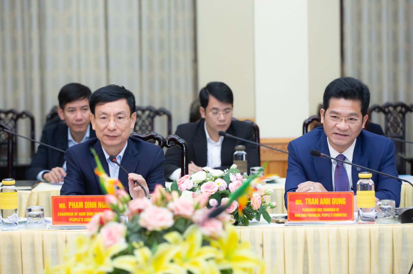 CT: Ông Phạm Đình Nghị - Chủ tịch UBND tỉnh Nam Định (bên trái) tại buổi làm việc với Đoàn doanh nghiệp Công nghệ điện tử Đài Loan.
