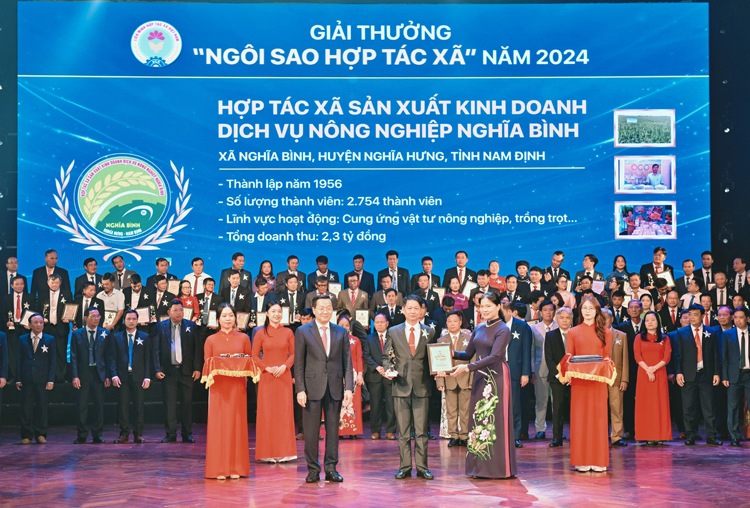 HTX Nghĩa Bình đã vinh dự được trao giải thưởng “Ngôi sao HTX” năm 2024.