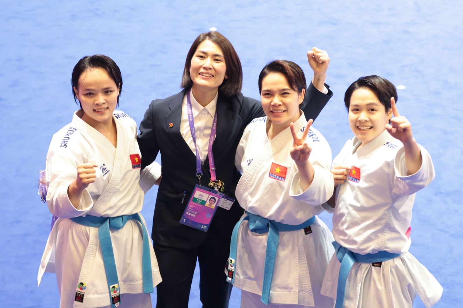 Bộ ba võ sĩ Nguyễn Thị Phương - Nguyễn Ngọc Trâm - Lưu Thị Thu Uyên, dưới sự dẫn dắt của HLV Nguyễn Hoàng Ngân, đã từng giành HCB giải vô địch châu Á 2023 hồi tháng 7 vừa qua.