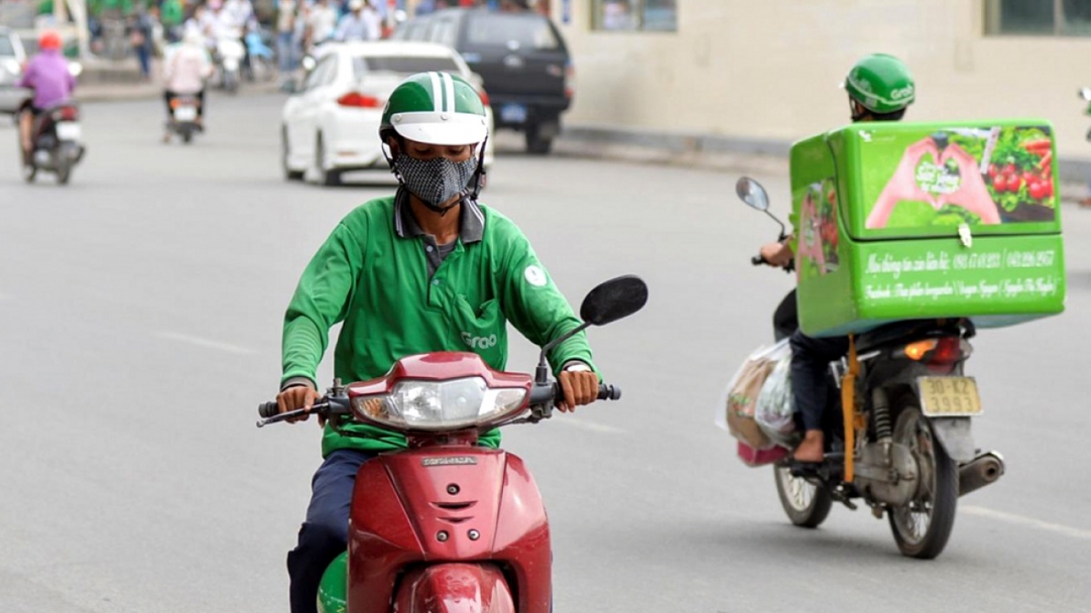 Nhiều người cho rằng, động thái phụ thu phí của Grab chỉ là cớ để hãng tăng thêm giá cước.