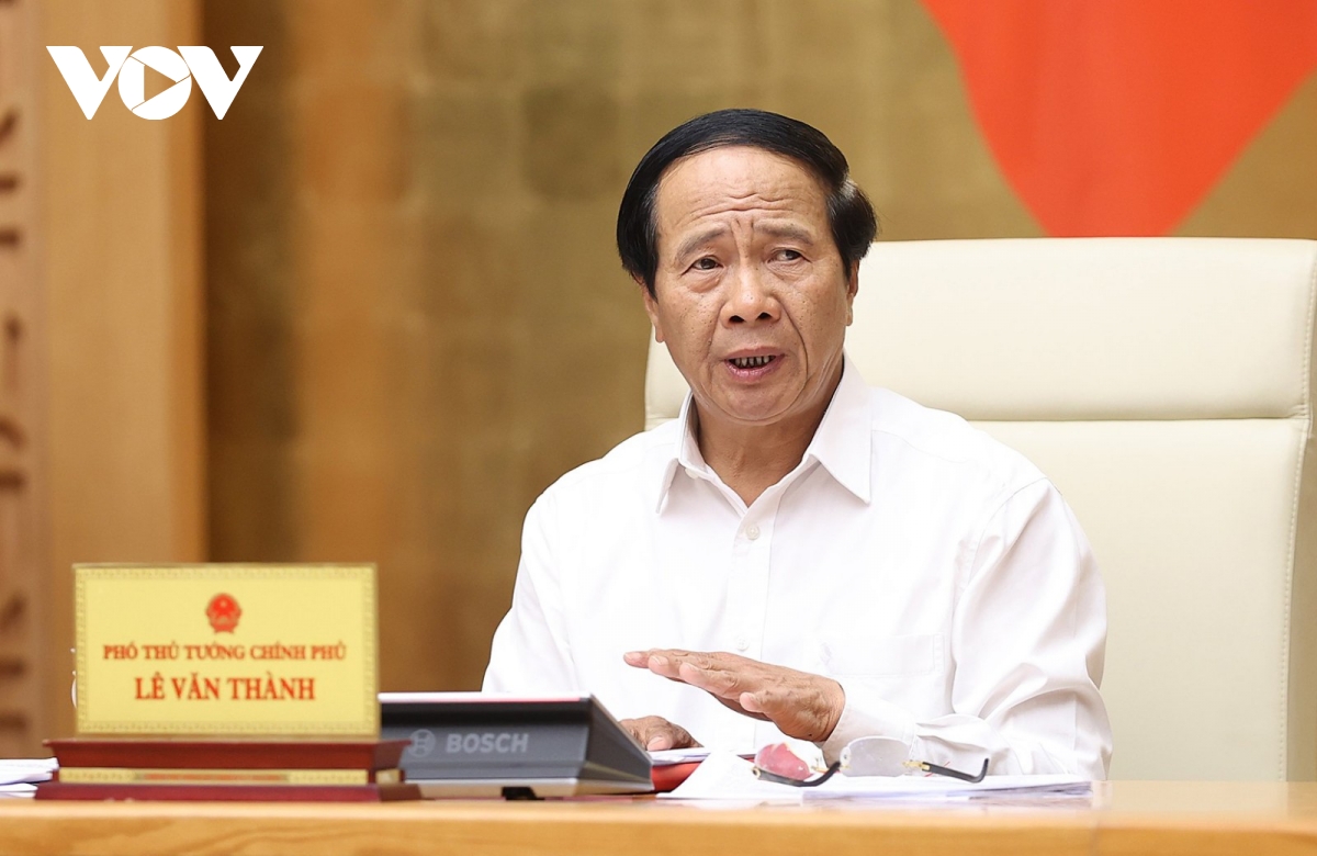 Phó Thủ tướng Lê Văn Thành phát biểu kết luận cuộc họp.