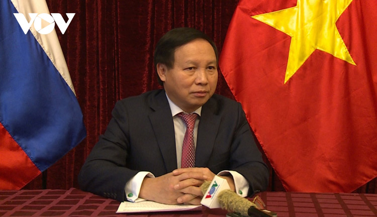 Đại sứ Việt Nam tại LB Nga Ngô Đức Mạnh trả lời phỏng vấn phóng viên VOV.