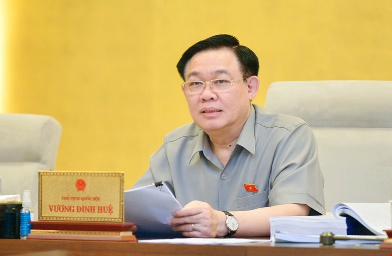 Với tính chất là Thủ đô nên Chủ tịch Quốc hội Vương Đình Huệ cho rằng Hà Nội cần có tiêu chuẩn, quy chuẩn cao hơn so với thành phố khác. 
