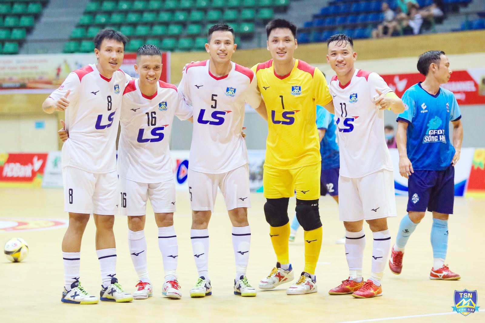 Giành 15 điểm sau 7 vòng đấu, Thái Sơn Nam TP.HCM trở thành nhà vô địch lượt đi giải Futsal HDBank Vô địch Quốc gia 2023. 