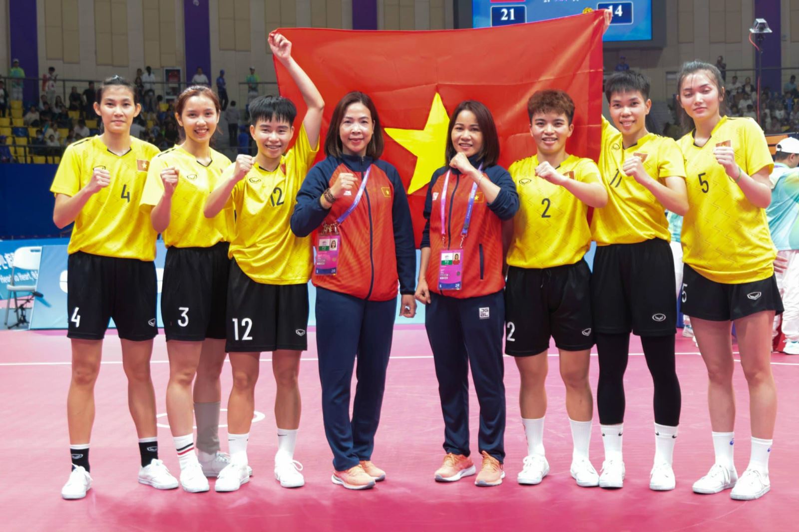 HLV Trần Thị Vui và các học trò giành HVC tại ASIAD 19.