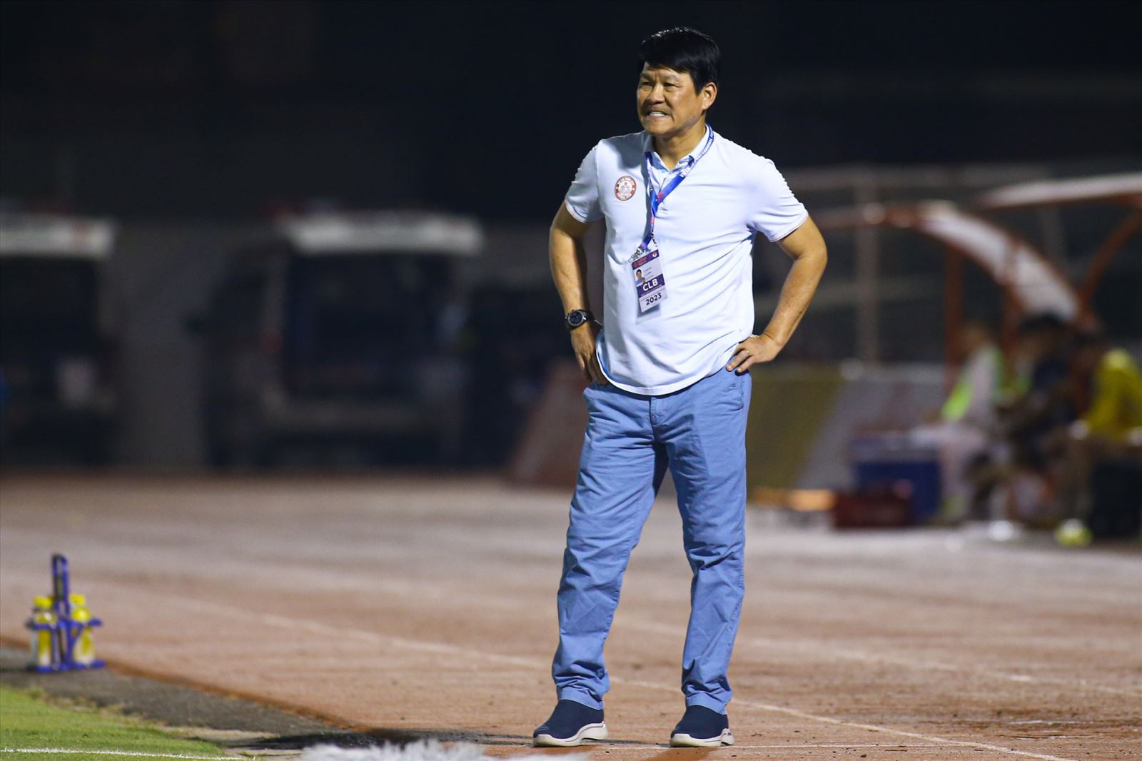 Huấn luyện viên Vũ Tiến Thành chỉ trích trọng tài khi TP Hồ Chí Minh thất bại 1-3 trước Hà Nội FC.