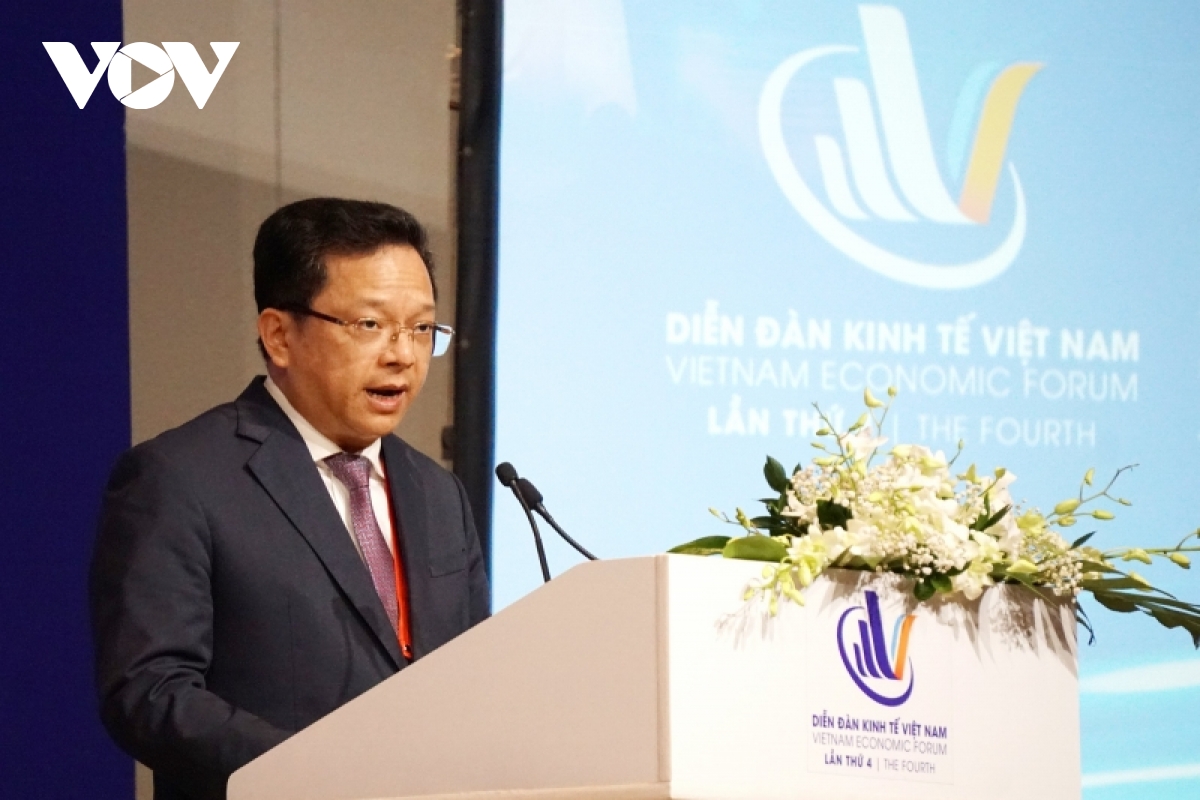 Ông Nguyễn Đức Hiển, Phó Trưởng Ban Kinh tế Trung ương phát biểu tại Diễn đàn Kinh tế Việt Nam lần thứ 4.