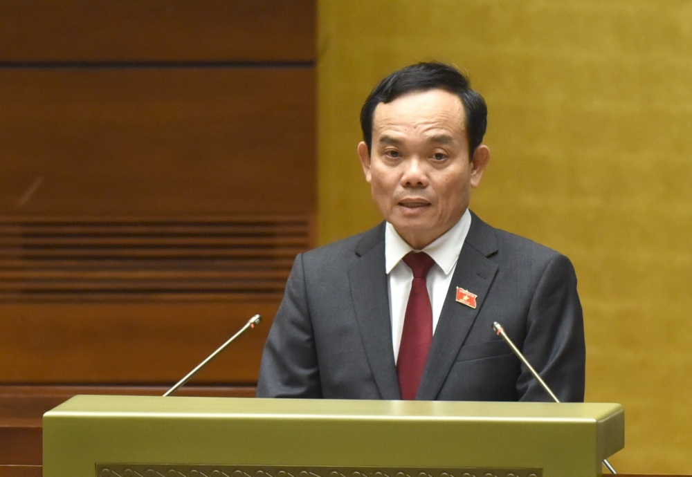 Phó Thủ tướng Trần Lưu Quang trình bày báo cáo trước Quốc hội.