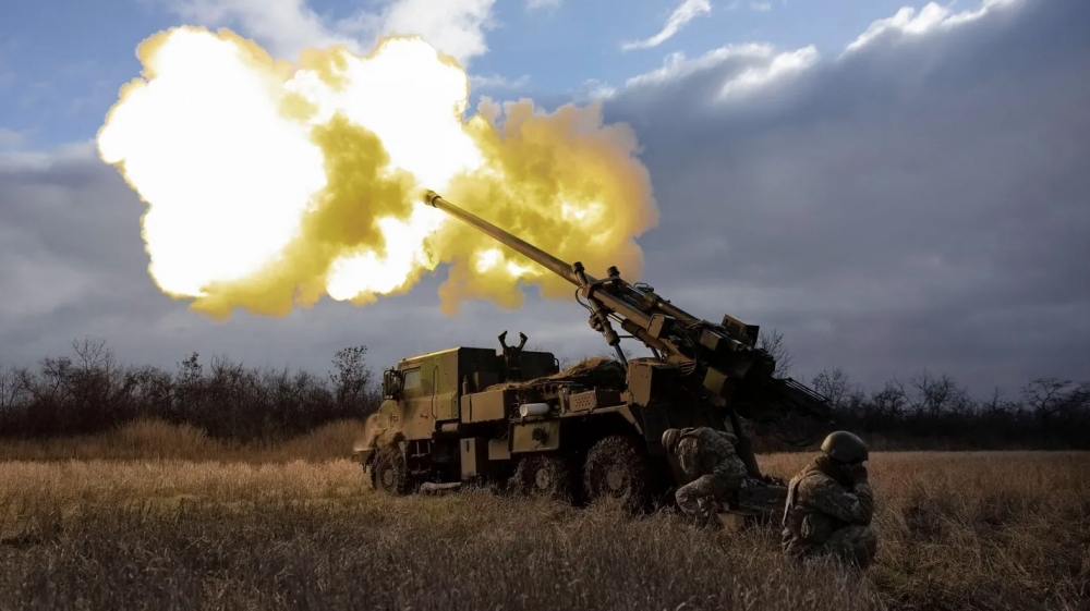 Binh lính Ukraine khai hỏa lựu pháo tự hành CAESAR về phía Nga. Ảnh: AFP