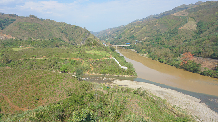 Ngã ba nơi sông Hồng chảy vào đất Việt.