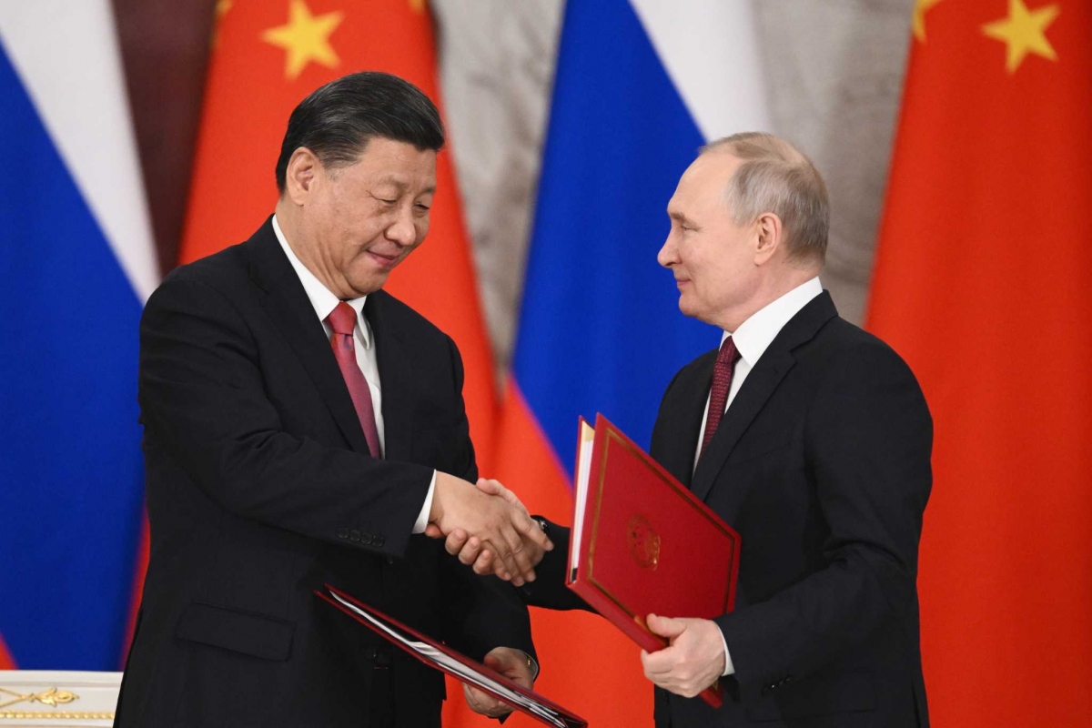 Chủ tịch Trung Quốc Tập Cận Bình và Tổng thống Nga Vladimir Putin ký kết một thỏa thuận mới ở điện Kremlin ngày 21/3. Ảnh: Reuters