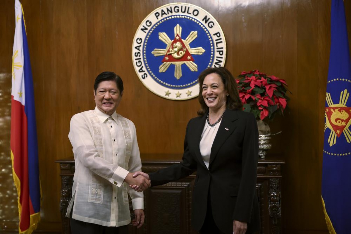 Phó Tổng thống Mỹ Kamala Harris và Tổng thống Philippines Ferdinand Marcos Jr. Ảnh: AP