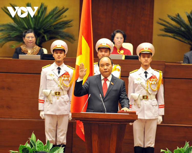 Ngày 7/4/2016, tại kỳ họp thứ 11, Quốc hội khóa XIII, Thủ tướng Nguyễn Xuân Phúc tuyên thệ nhậm chức. 