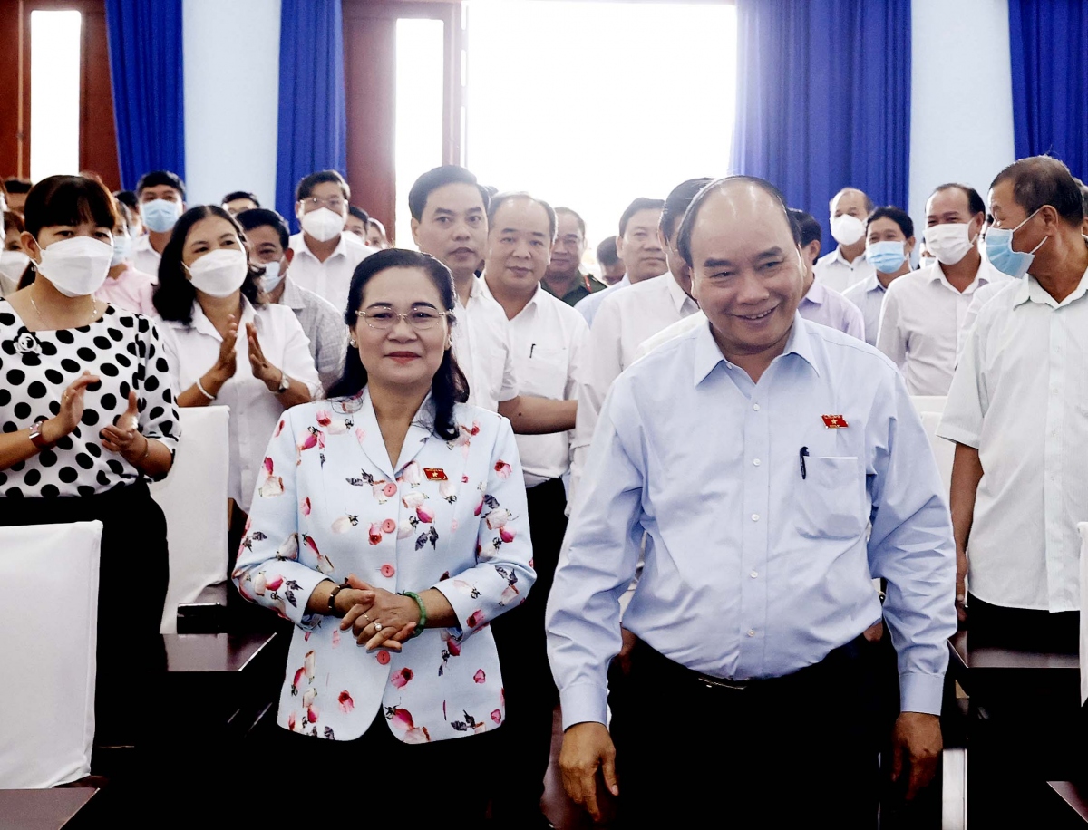 Chủ tịch nước Nguyễn Xuân Phúc và Tổ đại biểu Quốc hội TPHCM Đơn vị số 10 tiếp xúc cử tri huyện Củ Chi.