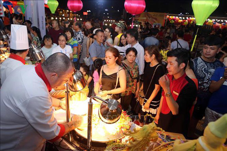 Đà Nẵng lần đầu tiên tổ chức Lễ hội Ẩm thực quốc tế quảng bá ẩm thực địa phương.