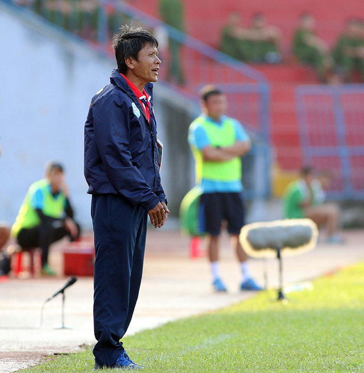 huấn luyện viên trưởng câu lạc bộ S. Khánh Hòa Võ Đình Tân đã đệ đơn lên lãnh đạo câu lạc bộ xin từ chức