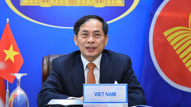 Bộ trưởng Bộ Ngoại giao Bùi Thanh Sơn phát biểu tại Hội nghị AMM. (Ảnh: BNG)