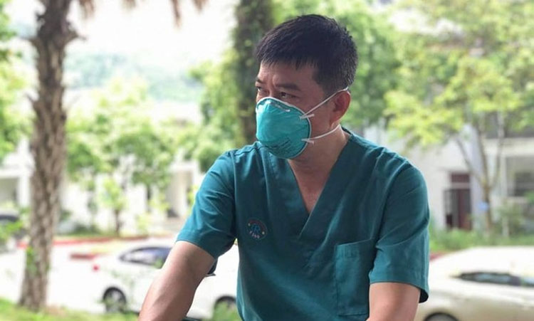 BS Trần Thanh Linh (BV Chợ Rẫy) đã có mặt ở Bắc Giang được 5 ngày để tham gia điều trị các bệnh nhân COVID-19 nặng.
