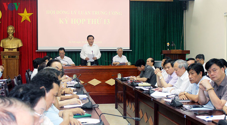 Chủ tịch Hội đồng Lý luận Trung ương - Nguyễn Xuân Thắng phát biểu tại kỳ họp.