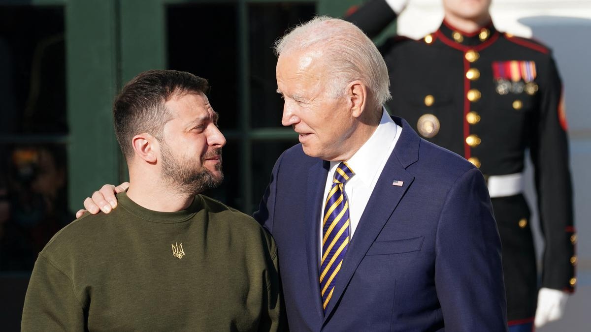 Tổng thống Ukraine Zelensky và Tổng thống Mỹ Biden. Ảnh: Reuters
