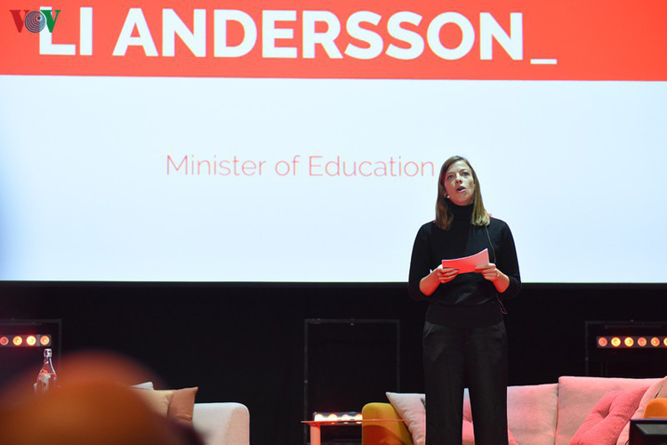 Bà Li Andersson, Bộ trưởng Giáo dục Phần Lan chia sẻ về việc không ngừng học tập.