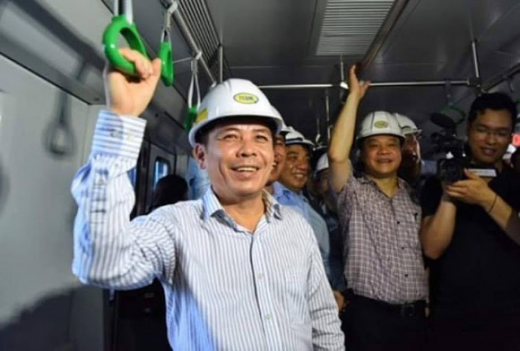 Bộ trưởng Bộ GTVT Nguyễn Văn Thể trong một lần thị sát tuyến đường sắt  Cát Linh-Hà Đông.
