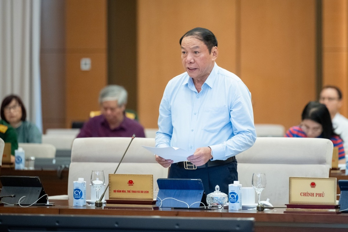 Bộ trưởng Bộ Văn hóa Thể thao và Du lịch Nguyễn Văn Hùng.