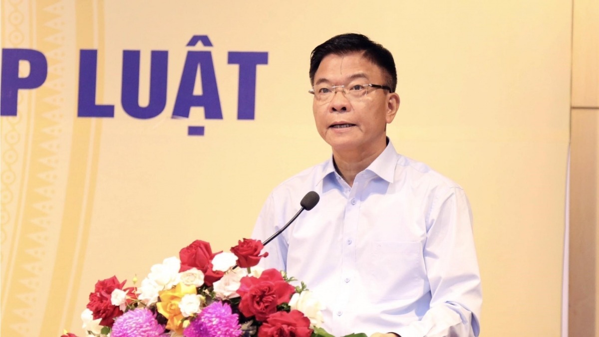 Bộ trưởng Bộ Tư pháp Lê Thành Long phát biểu tại hội nghị.