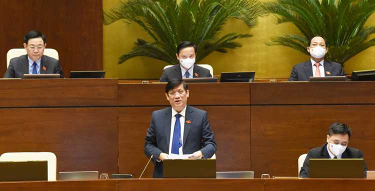 Bộ trưởng Bộ Y tế Nguyễn Thanh Long trả lời chất vấn trước Quốc hội.