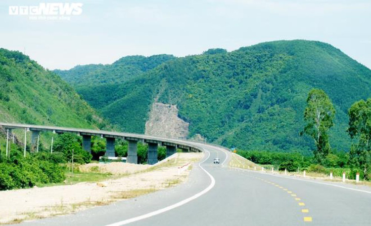 Một đoạn thuộc cao tốc La Sơn-Túy Loan qua Đà Nẵng.