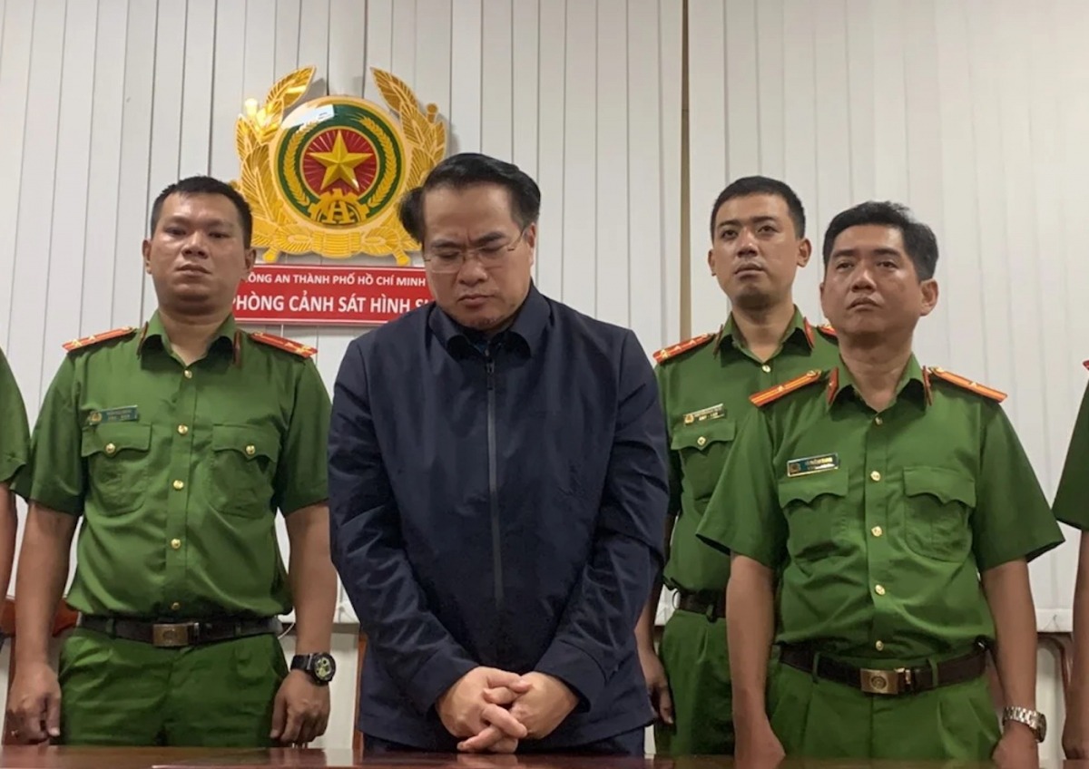 Cựu Cục trưởng Cục Đăng kiểm Việt Nam Đặng Việt Hà tại thời điểm bị Cơ quan chức năng khởi tố, bắt tạm giam để điều tra. (Ảnh: Công an TP.HCM)