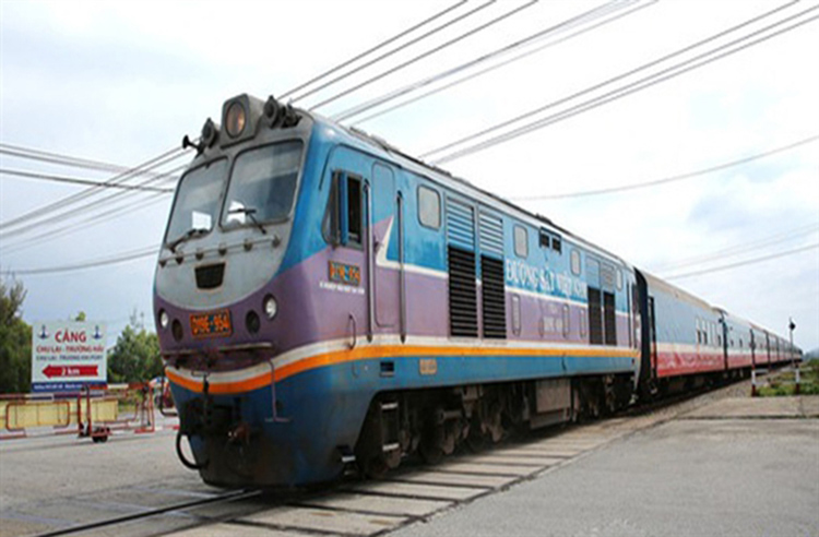 Đường sắt Việt Nam đang phải đối mặt với sức cạnh tranh kém, thị phần giảm sút... (Ảnh: VNR)